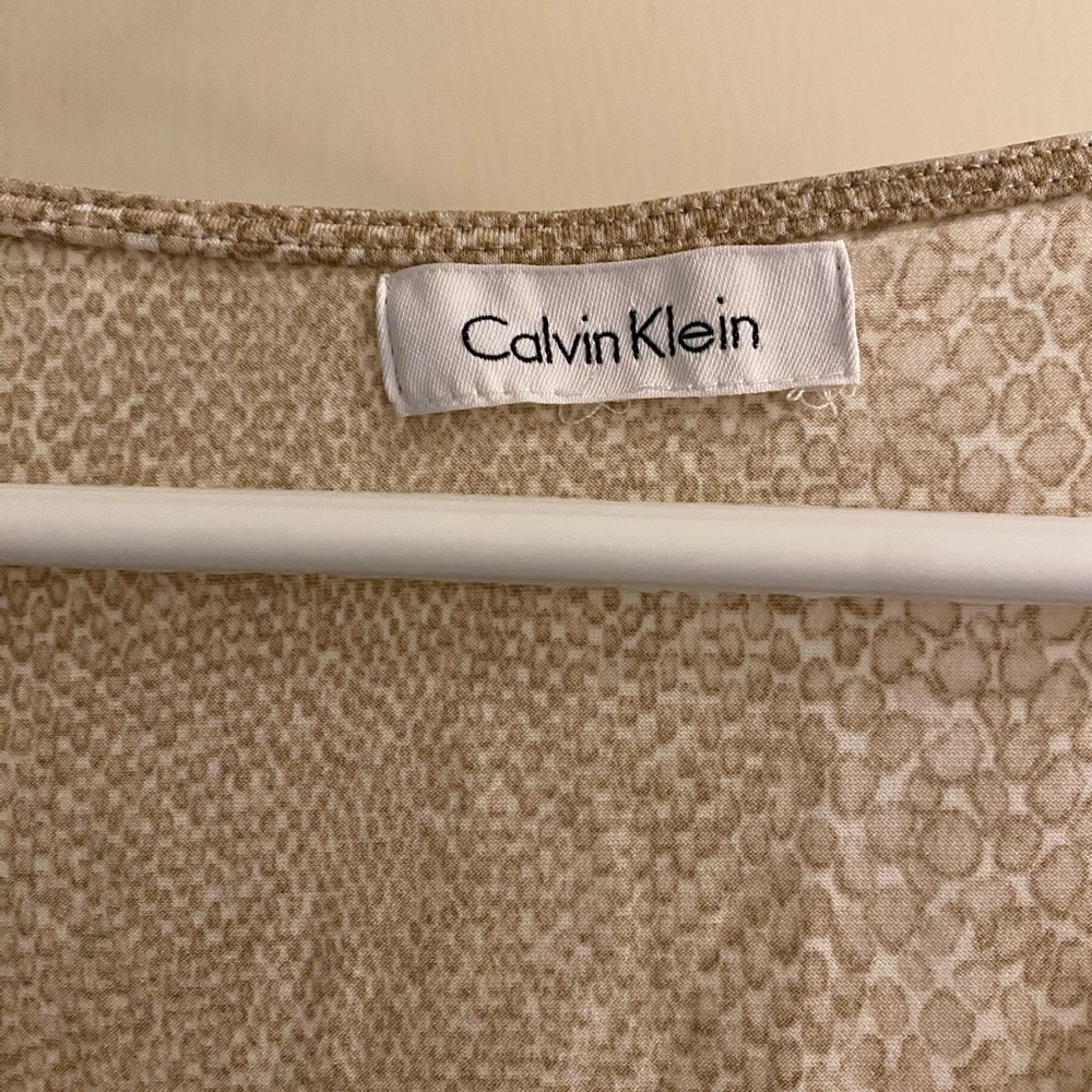 🟢 Clearance- Calvin Klein shirt - Picture 4 of 9